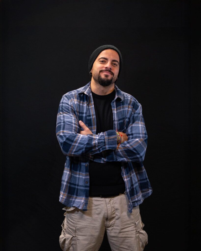 Cochi, cantautore e game designer sciliano. Artisti esordientisi